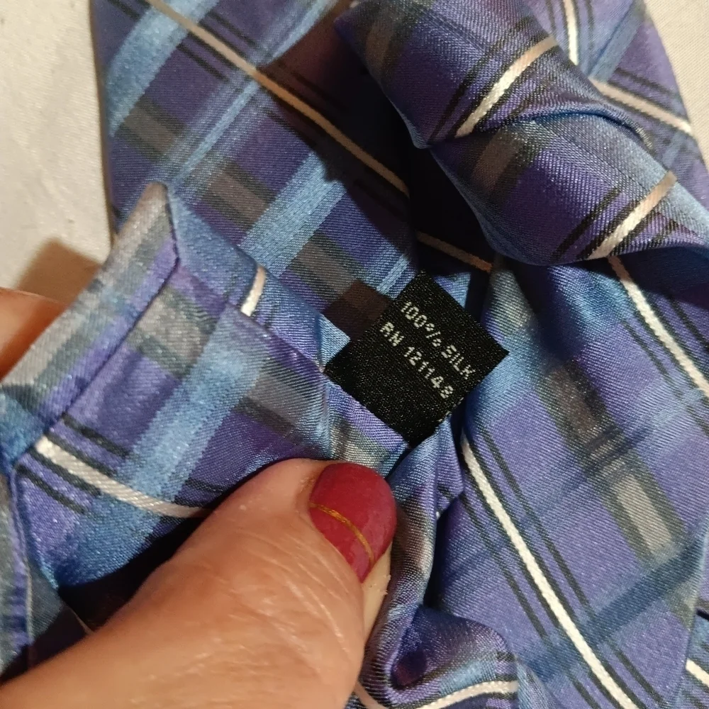 Calvin Klein xlong silk tie.